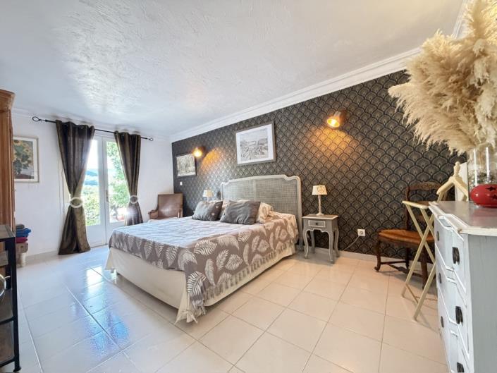 Image No.6-4 Bed House for sale