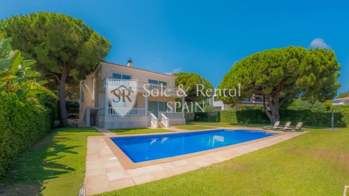 Image No.2-6 Bed Villa for sale