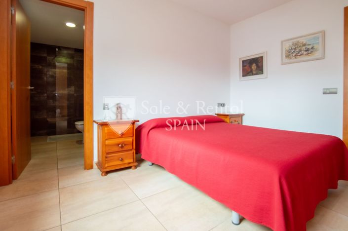 Image No.20-3 Bed Flat for sale
