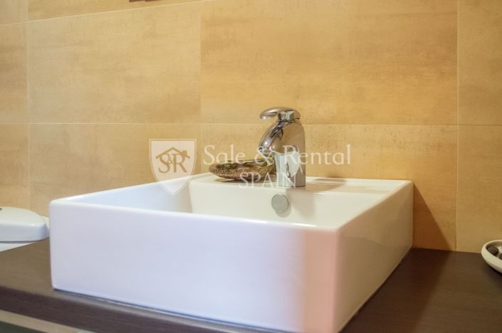 Image No.22-3 Bed Flat for sale