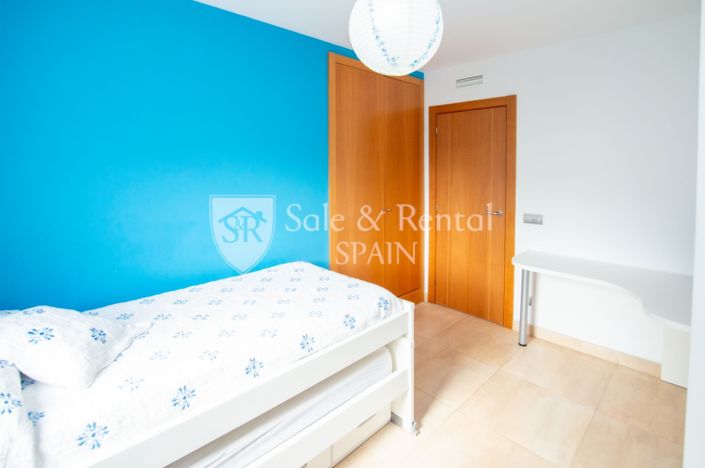 Image No.25-3 Bed Flat for sale