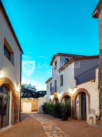 Image No.43-9 Bed Villa for sale