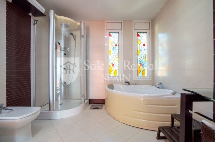 Image No.46-6 Bed Villa for sale