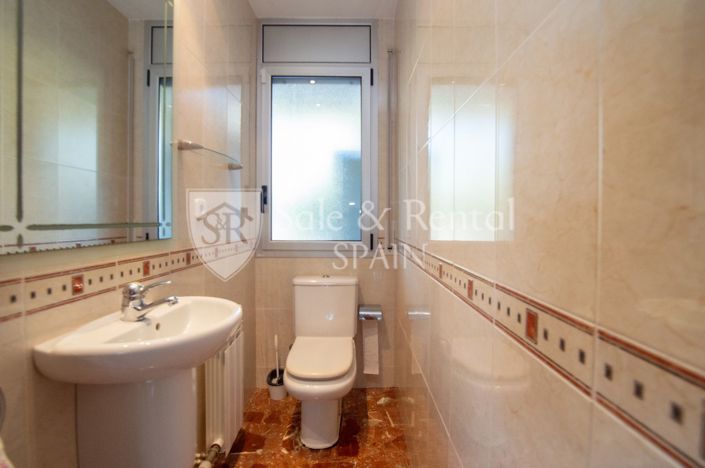 Image No.14-5 Bed Property for sale