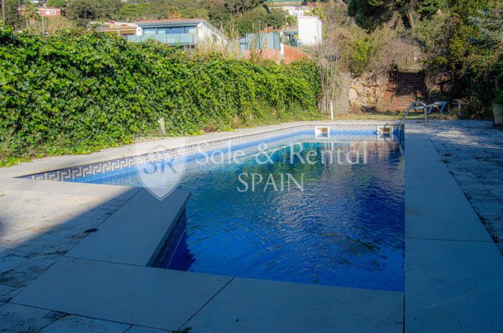 Image No.3-5 Bed Property for sale