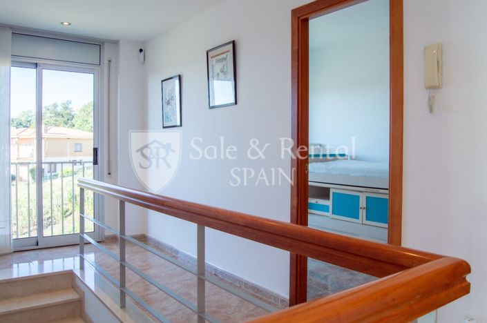 Image No.26-5 Bed Property for sale