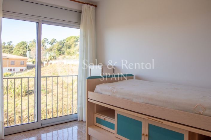 Image No.27-5 Bed Property for sale