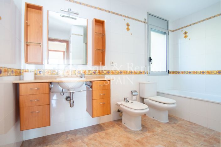 Image No.33-5 Bed Property for sale