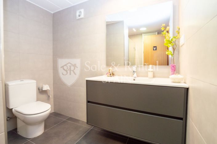 Image No.27-3 Bed Flat for sale