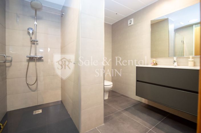 Image No.26-3 Bed Flat for sale