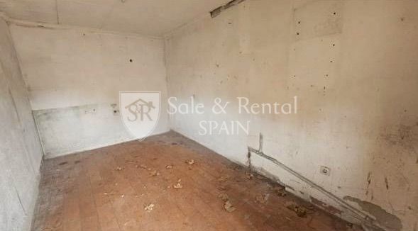 Image No.9-5 Bed Property for sale