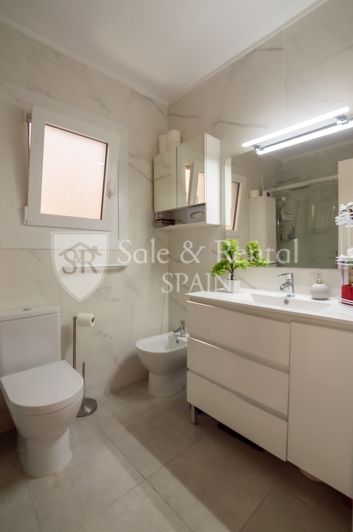 Image No.31-4 Bed Flat for sale