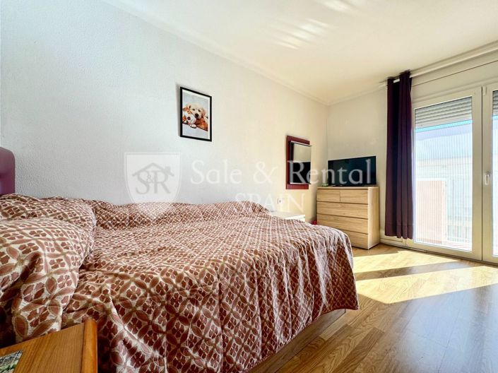 Image No.17-4 Bed Flat for sale