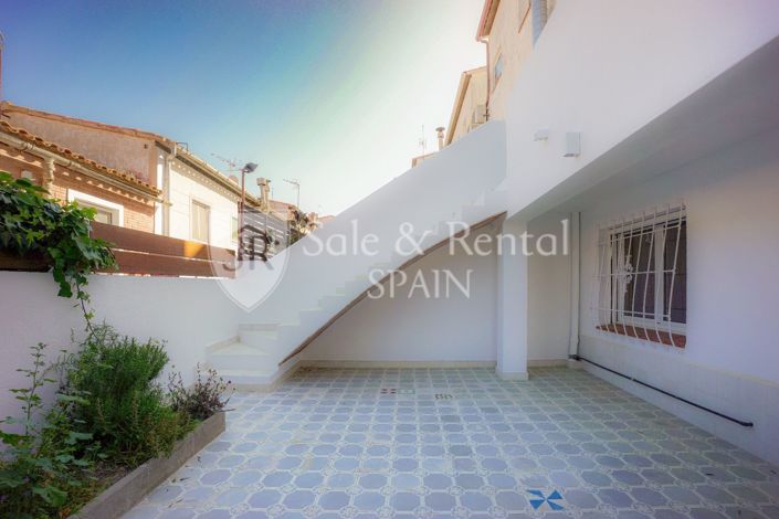 Image No.3-2 Bed Villa for sale