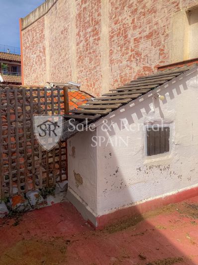 Image No.2-Propriété de 6 chambres à vendre