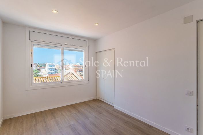 Image No.18-3 Bed Flat for sale