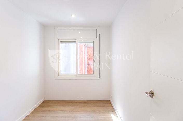 Image No.19-3 Bed Flat for sale
