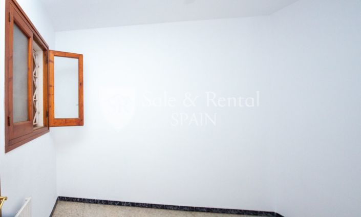 Image No.12-4 Bed Townhouse for sale