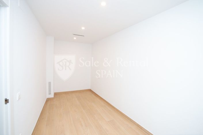 Image No.17-3 Bed Townhouse for sale