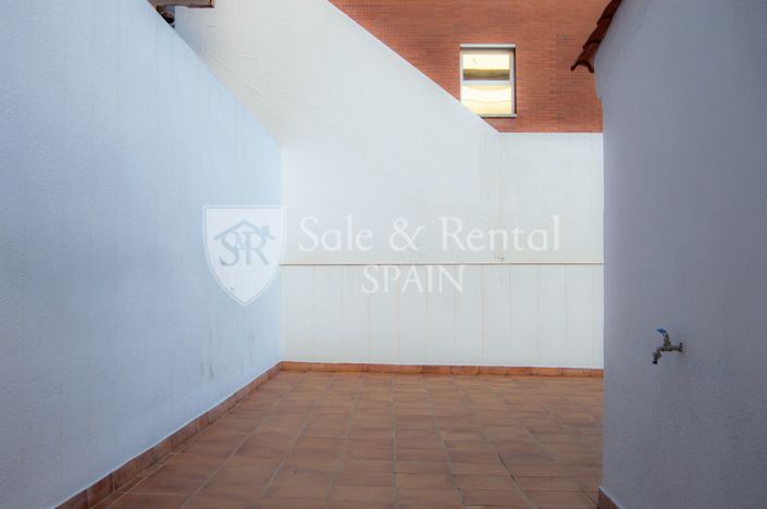 Image No.19-3 Bed Townhouse for sale