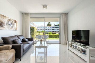 r5371747-destination-marbella-image-4