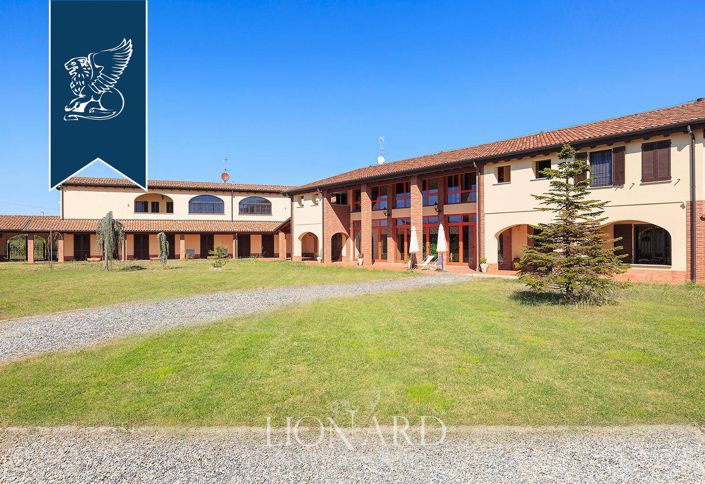 Image No.8-15 Bed Villa for sale