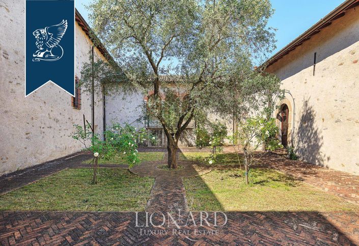 Image No.35-8 Bed Property for sale