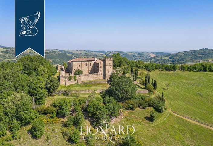 Image No.4-8 Bed Property for sale