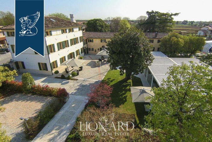 Image No.2-11 Bed Villa for sale