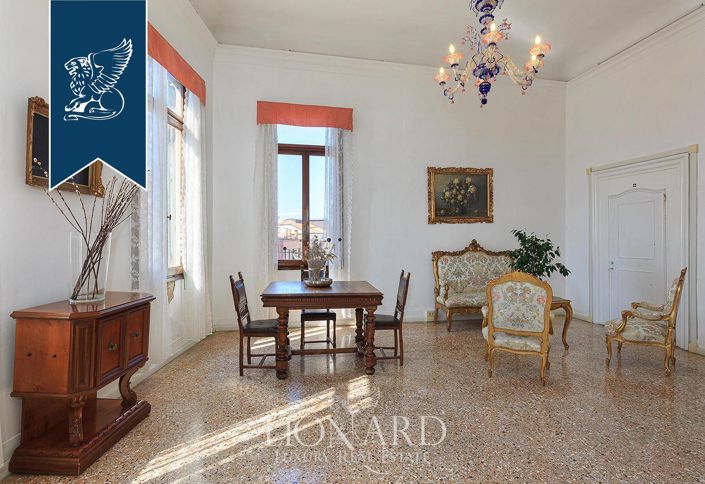 Image No.18-6 Bed Property for sale