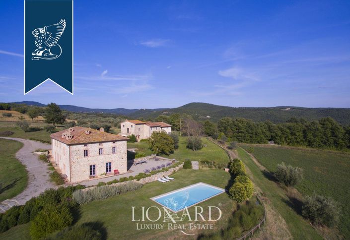 Image No.3-9 Bed Farmhouse for sale