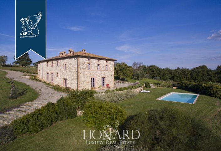 Image No.6-9 Bed Farmhouse for sale