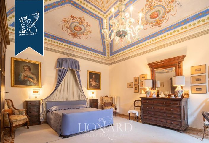 Image No.9-8 Bed Property for sale