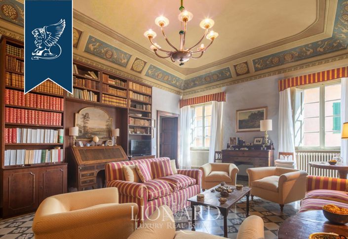 Image No.3-8 Bed Property for sale