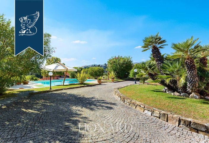 Image No.5-5 Bed Villa for sale