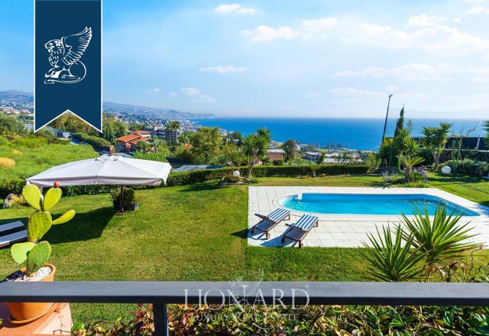 Image No.4-7 Bed Villa for sale
