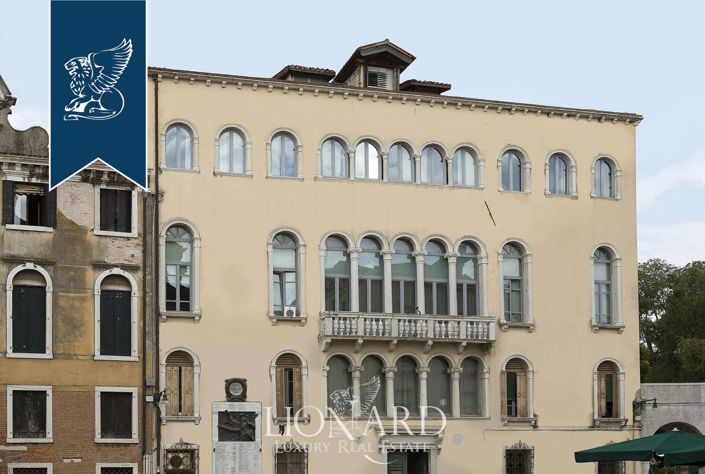 Image No.16-25 Bed Property for sale
