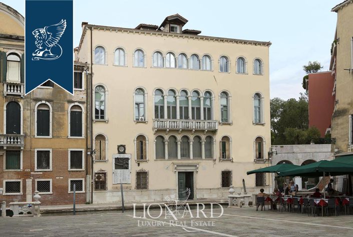 Image No.17-25 Bed Property for sale