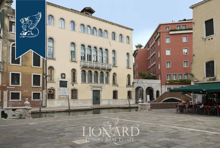 Image No.18-25 Bed Property for sale