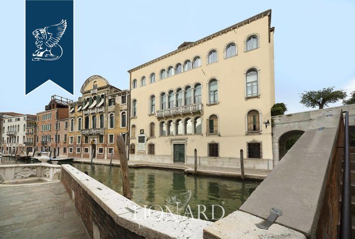 Image No.22-25 Bed Property for sale