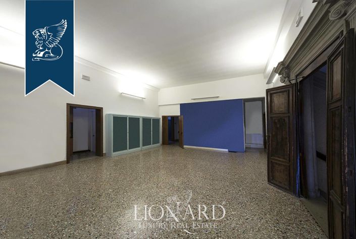 Image No.37-25 Bed Property for sale
