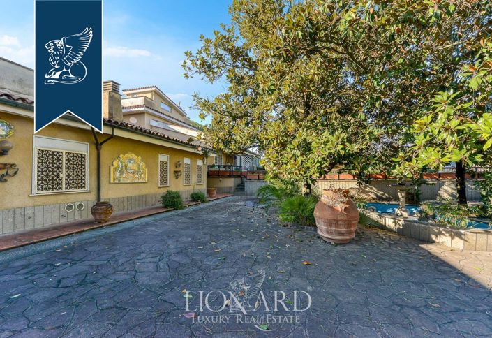 Image No.6-21 Bed Villa for sale