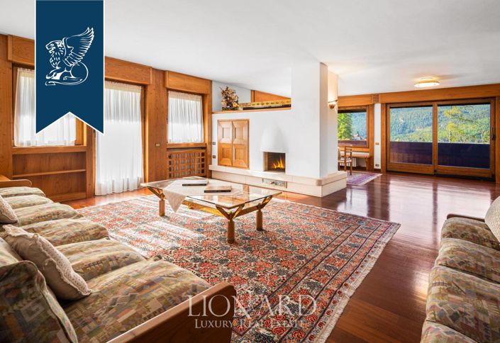 Image No.4-10 Bed Villa for sale