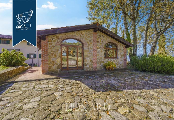 Image No.11-17 Bed Farmhouse for sale