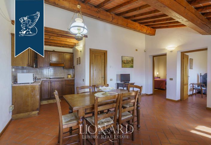 Image No.19-17 Bed Farmhouse for sale