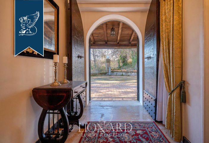 Image No.10-15 Bed Villa for sale