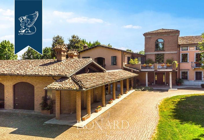 Image No.2-6 Bed Villa for sale
