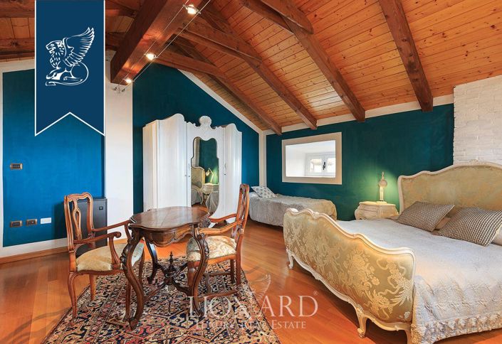 Image No.45-24 Bed Property for sale