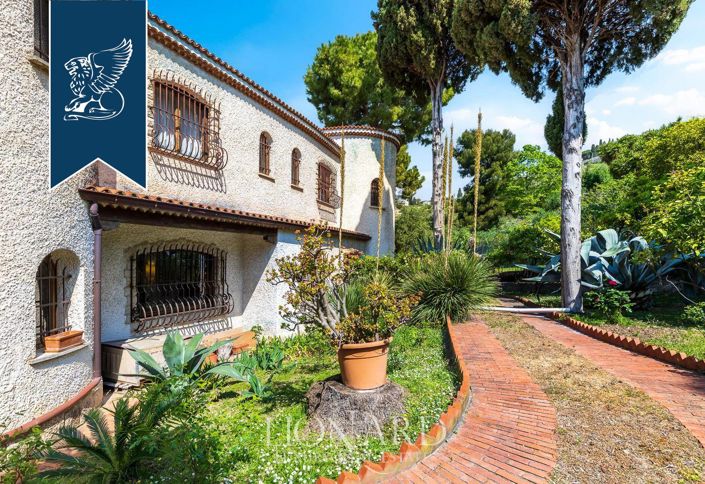 Image No.7-10 Bed Villa for sale