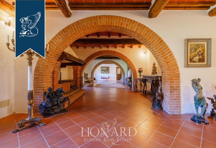Image No.32-11 Bed Villa for sale